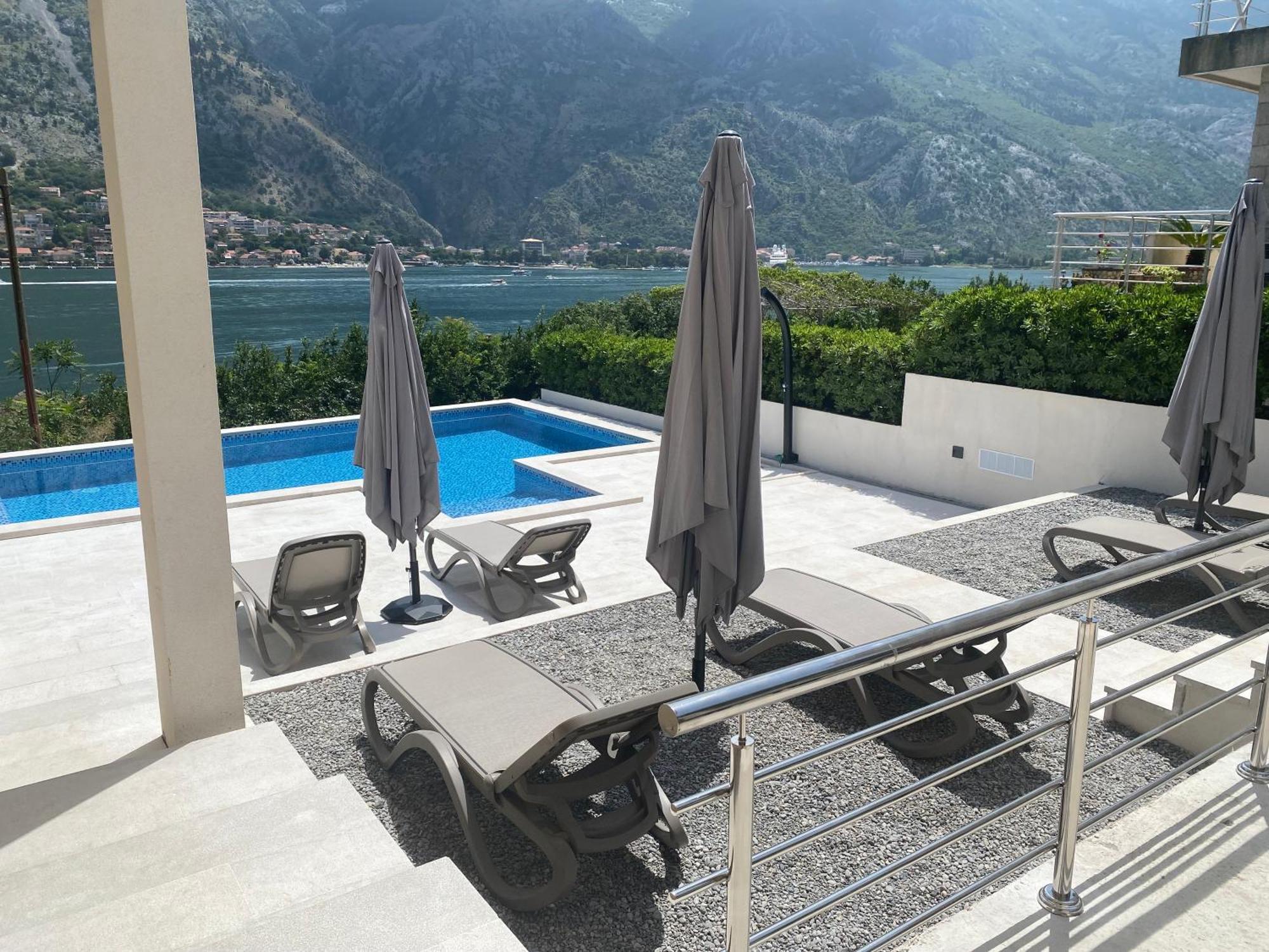 Sea View With Pool Apartment